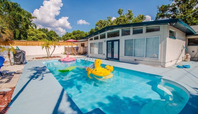 2BR Family Retreat Orlando Full Kitchen