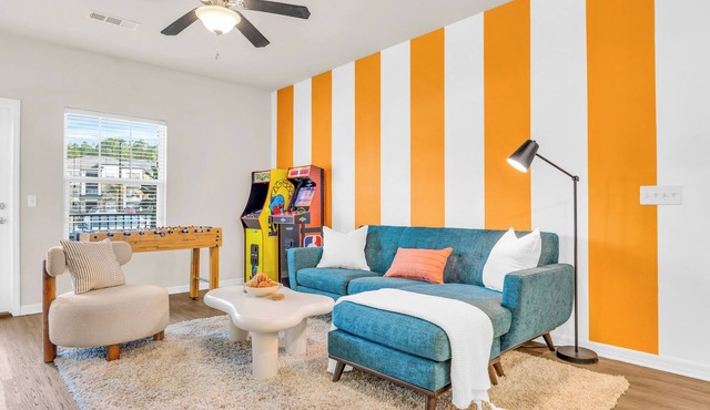 2BR Family Suite - GAMES! Pet-Friendly! POOL!