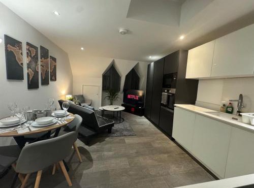 2BR Flat in Prime Location