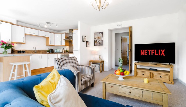 2BR Flat Near City Centre Free Parking