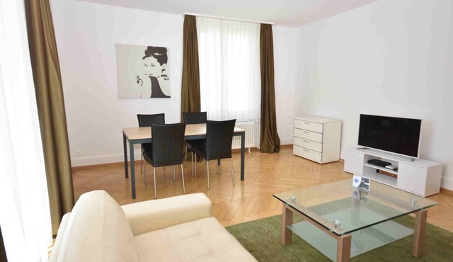 2BR flat near lake and central - Stardust 22