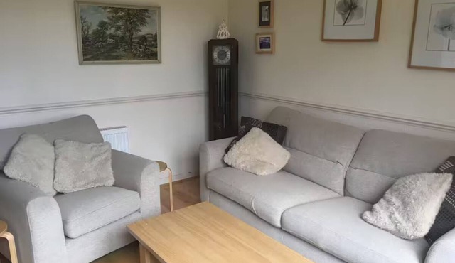 2BR flat with Abbey views, private garden and summer house.