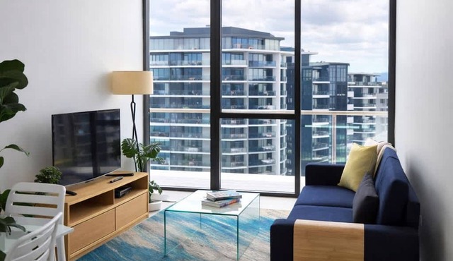 2BR Food&Drink Hub ?Pool?2 cars?Gym?Rooftop