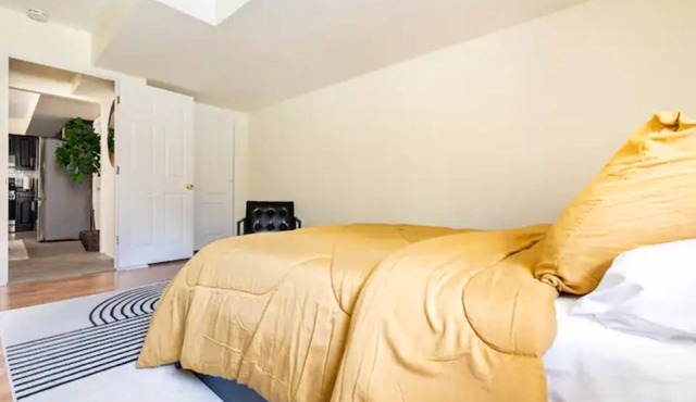 2BR for Crews & Families Near Jersey Gardens Mall