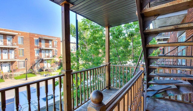 2BR for Montreal Relaxation & Downtown Action