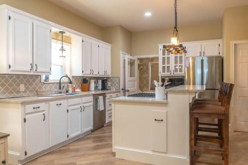2BR Forestburg Escape Perfect for Mid-Term Stays