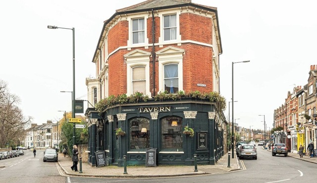 2BR Garden Flat Near Richmond and Stadium