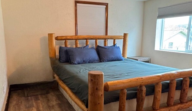 2BR garden level apartment close to red rocks, hiking, skiing