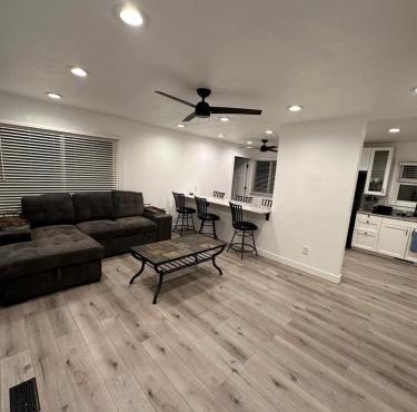 2BR Gem: Modern Comfort & Style