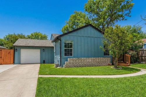 2BR Gem with Outdoor BBQ Near Corpus Christi Bay