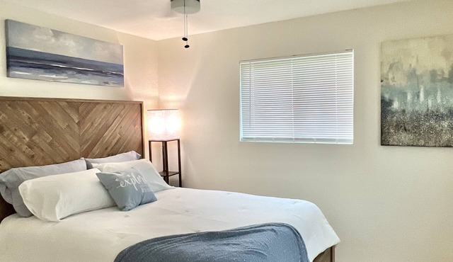 2Br Getaway- 2 Min. Walk to Lake Livingston and Marina