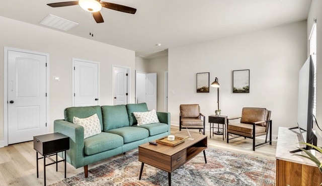 2BR Greer Condo: Pet-Friendly, King Beds, Fire Pit