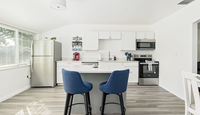 2BR + Guest Room/Office - Pet Friendly
