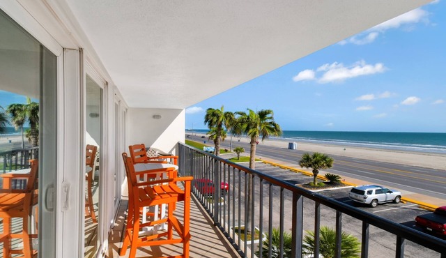 2BR Gulf-front 3rd-floor/Babe’s Beach access/oversized balcony/refreshing pool