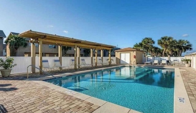 2BR Gulf Front Complex - Heated Pool - Patio - Ask about WINTER DISCOUNTS!