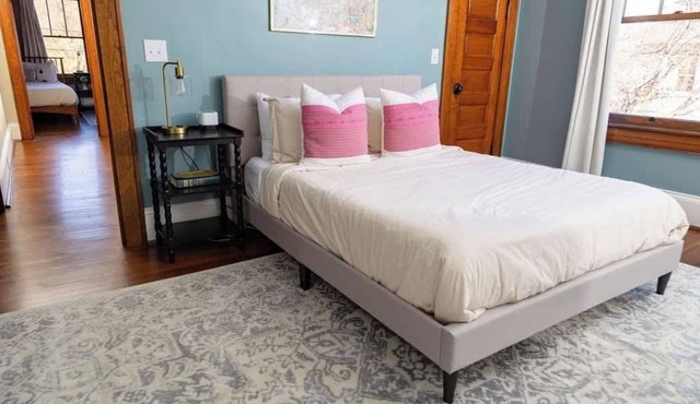 2BR Historic Apt |Walkable|Food|Greenway|Cocktails