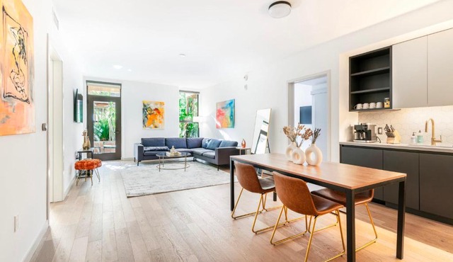 2BR Hollywood Luxury Condo