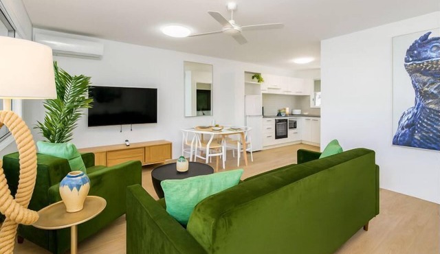 2BR Home Near Mater Hospital with Parking, Pimlico