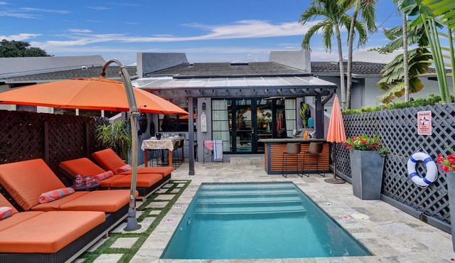 2BR home w/pool located steps away from LAS OLAS!