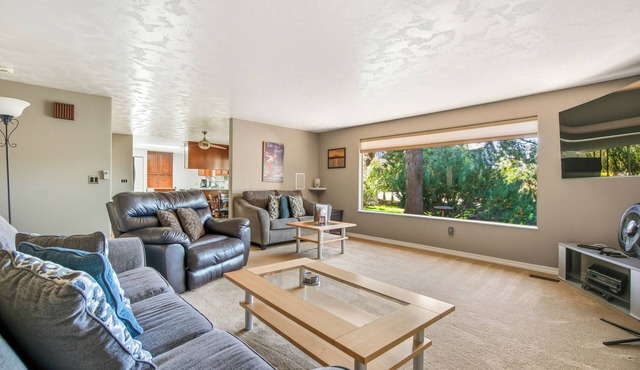 2BR, Hot Tub, Dog Friendly & Arcade Games