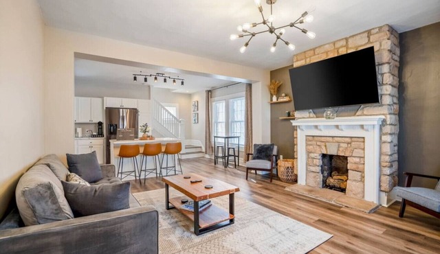 2BR Hot Tub + Pet Friendly Near OSU & Short North