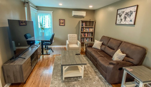2BR House Free Parking Easy Access to Seattle & Airport