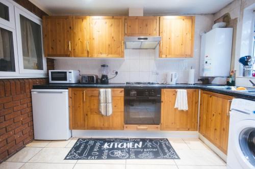 2BR House Near Excel, O2, City Airport, 3 DLR Lines