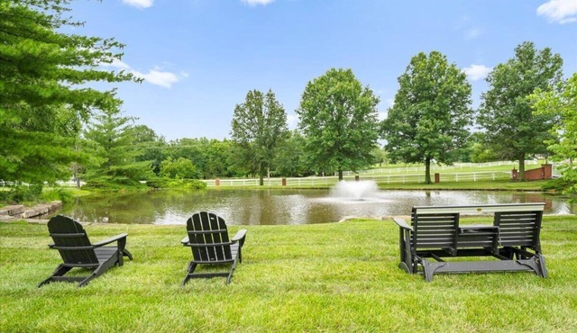 2BR House Near Lakes with Pool & Hot Tub