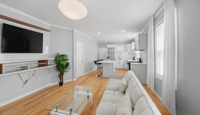 2BR House w/ Free Parking / Fully Equipped Kitchen / Spacious / Family Friendly