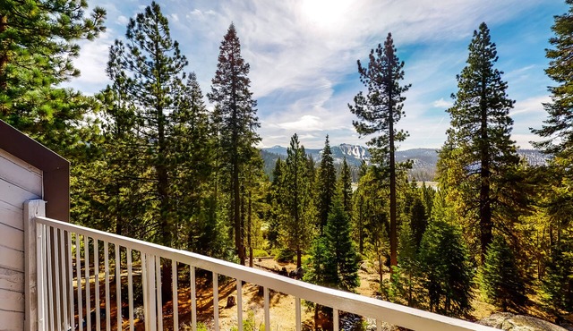 2BR Huntington Lake condo with mountain views, WiFi, 2 decks, private W/D
