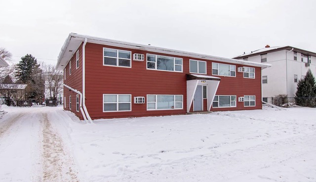 2BR I 4 mins to FargoDome, Free Parking, Queen x 2