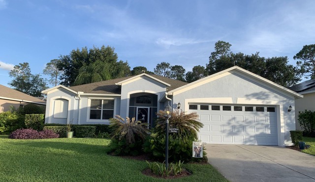 2BR in desirable 55+ Golf community close to the Gulf beaches & Tampa