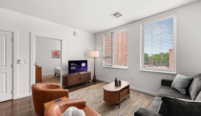 2BR in Heart of Cleveland Near CWRU