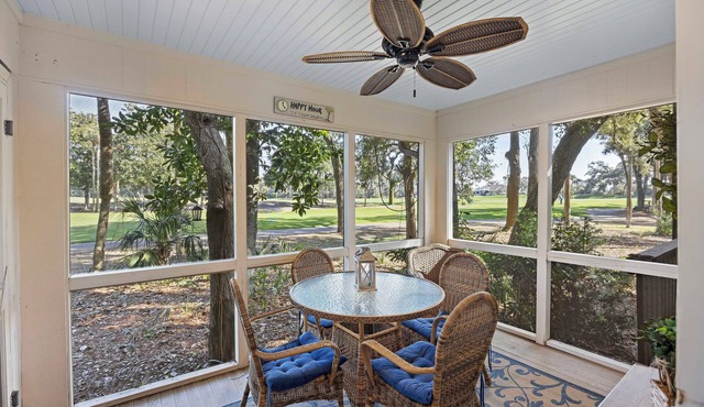 2BR Kiawah Cottage! Golf Views, Pool Access, Walk to Beach! GUEST FAVORITE!