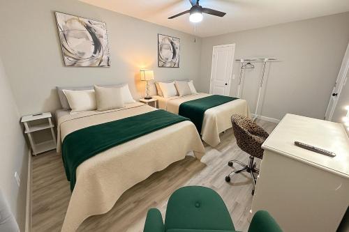 2BR King and Queen beds Games Stadium 6Flags Airport