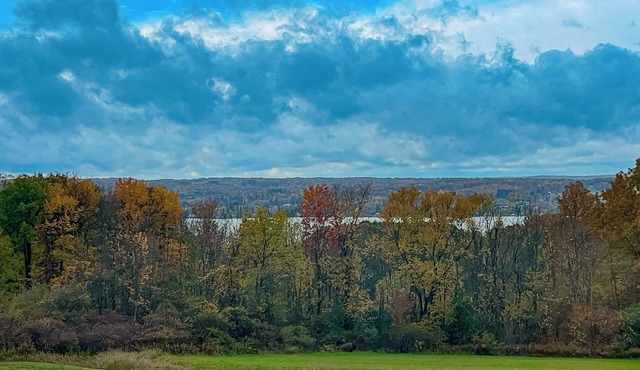 2BR Lake-View Home w/Streaming, Board Games, AC