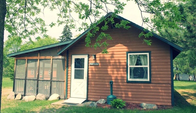 2BR Lakefront Cabin w/Private Launch & Dock