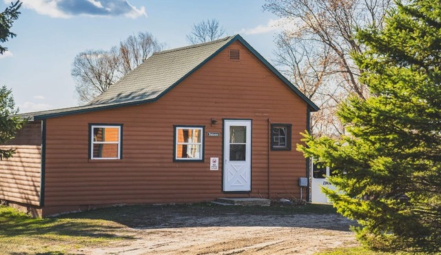 2BR Lakefront Cabin w/Private Launch & Dock