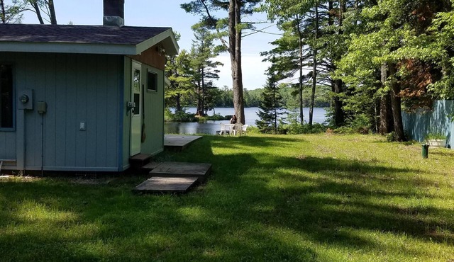 2BR Lakefront, Canoe, Kayaks, Fishing, Firepit, SXS Snowmobile Trails & Wifi