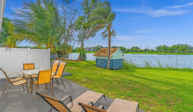 2BR Lakeside Getaway - Peaceful Waterfront Stay