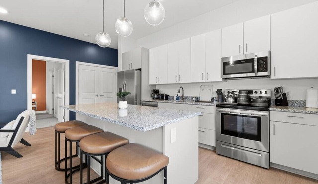 2BR Lil’ Italy Retreat | Fast WiFi+Pets, W/D