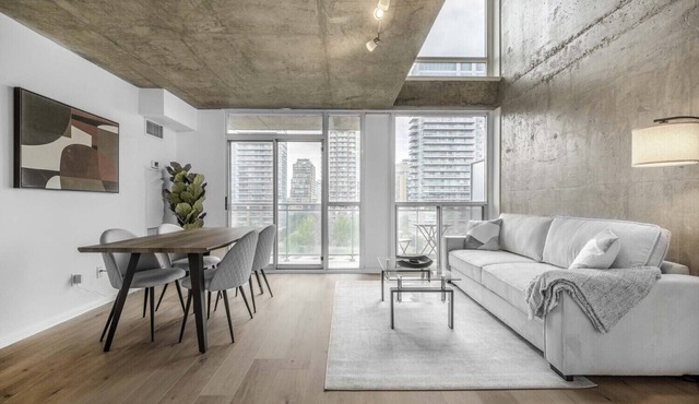 2BR Loft in King West | 2 Baths+Balconies+Parking