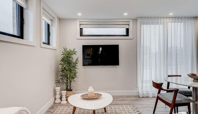 2BR LOFT with private terrace- Plaza St-Hubert
