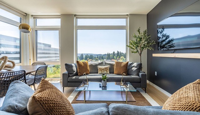 2BR | Lounge, Rooftop, Gym | Bellevue | Sophari C