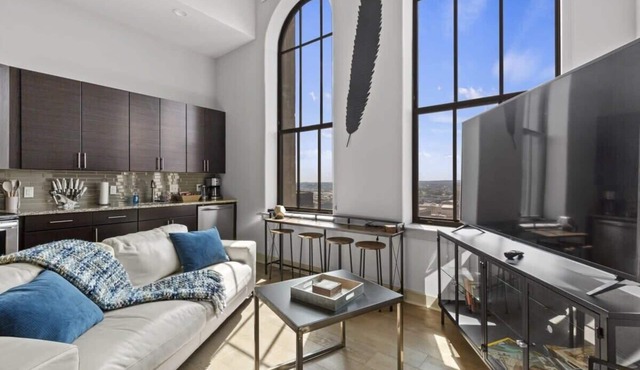 2BR Luxury Apartment Rooftop Pool & Gym