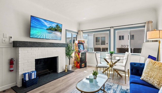 2BR Luxury Getaway Mins to Beach + Arcade + Games
