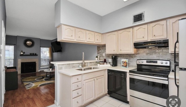 2BR Med NRG UH DT Galleria MDA Zoo Pool KgBDS 4KTV