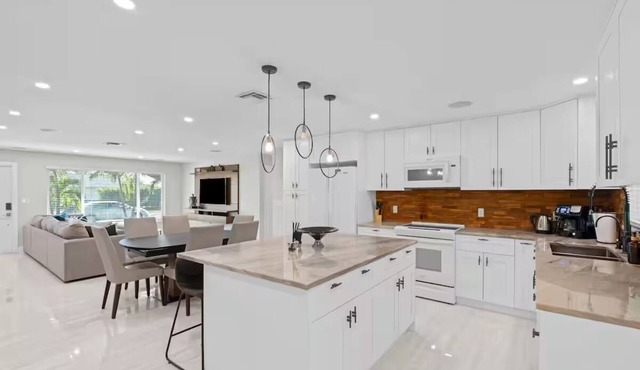 2BR Mini Golf Sauna Pool TBL Near Beach/FAU