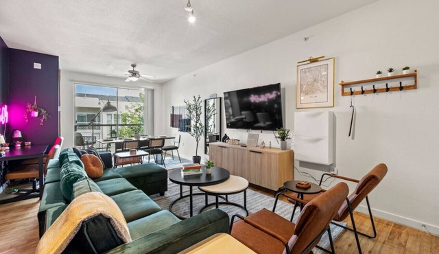 2BR Modern Stay Walk to AA Center Free Parking