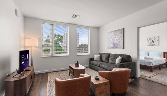 2BR Near Clinic, Case Western & Museums